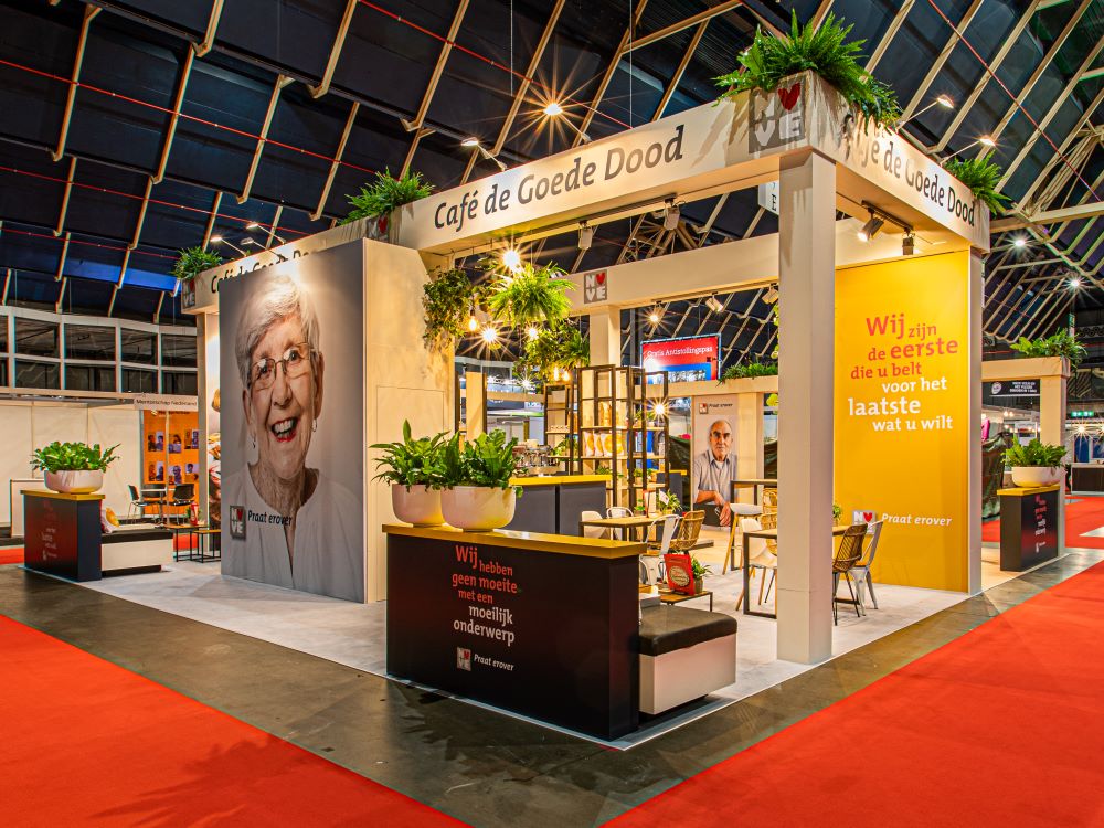 moderne ontmoetingsstand op 50 plus beurs