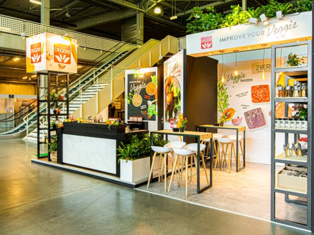 producten presenteeren in stand